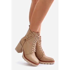 Jezzi Beige isolerade ankelstövlar med gulddetalj Ivarisse 1