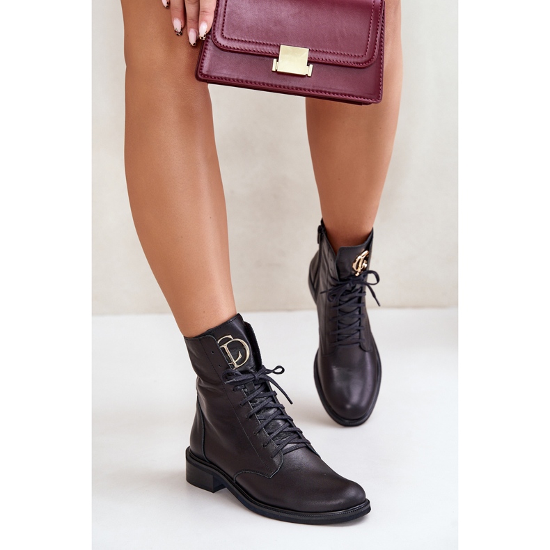 Zazoo 2955 Worker Boots i läder med gulddetalj på tungan, svart 2