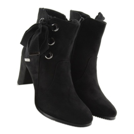 Svarta högklackade stövlar C100 svarta 2