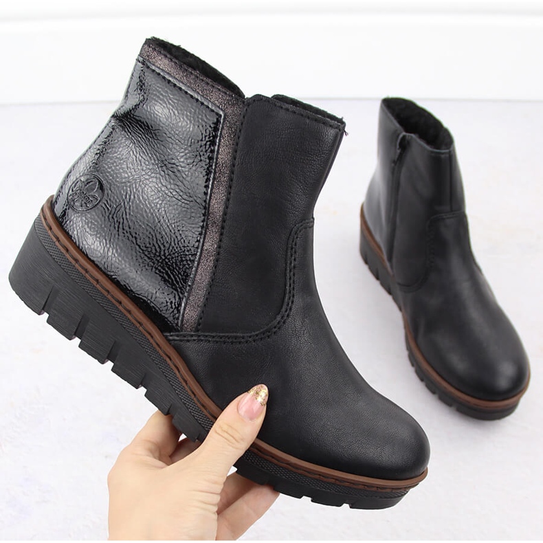 Bekväma patentsvarta ankelstövlar för kvinnor Rieker X9150-00 1