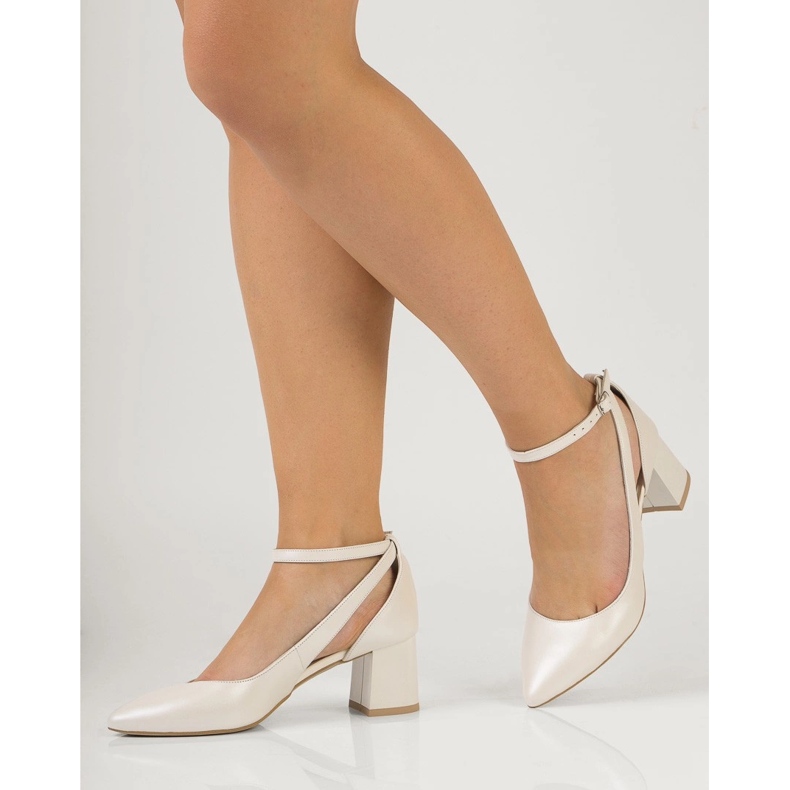 BUTDAM Gabi ecru pumps med låg klack beige 1
