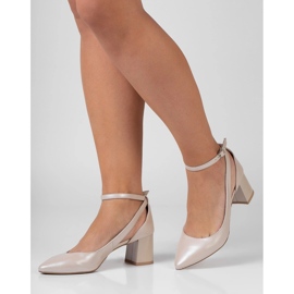 BUTDAM Gabi beige pumps med låg klack 1