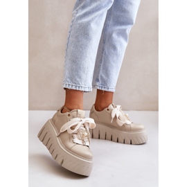 Sneakers för kvinnor på en massiv sula med gulddekoration CheBello 4530 Beige 2