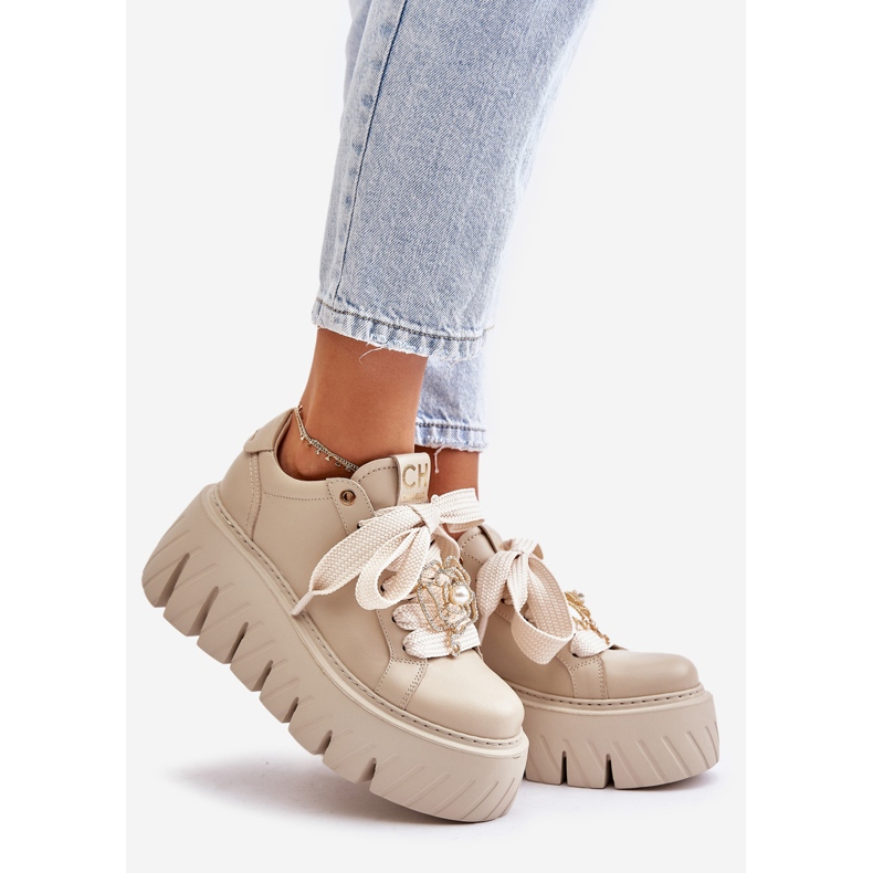 Sneakers för kvinnor på en massiv sula med gulddekoration CheBello 4530 Beige 1