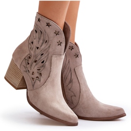 Genombrutna Cowboystövlar i mocka på hög klack Lewski 3613 Cappucino beige 15