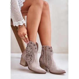 Genombrutna Cowboystövlar i mocka på hög klack Lewski 3613 Cappucino beige 13