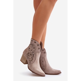 Genombrutna Cowboystövlar i mocka på hög klack Lewski 3613 Cappucino beige 1