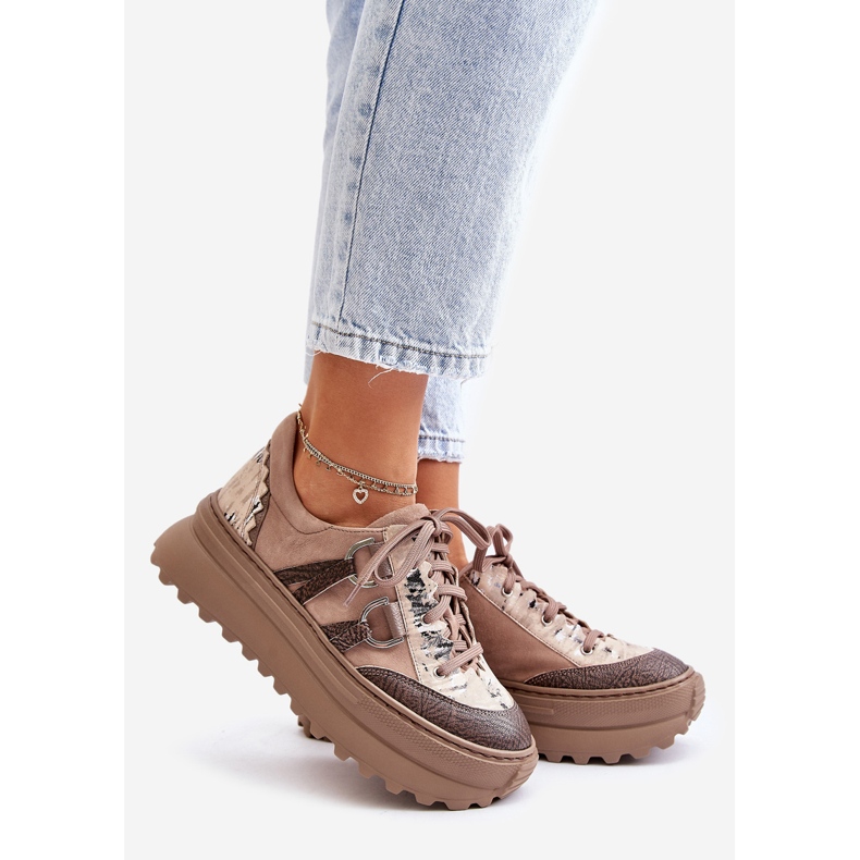 Sneakers i läder för kvinnor på plattformen Maciejka 06562-10 Mörkbeige 1