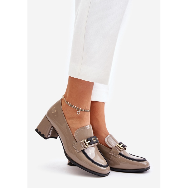 Lackade damskor på hög klack med dekoration Artiker 55C1054 Beige 1