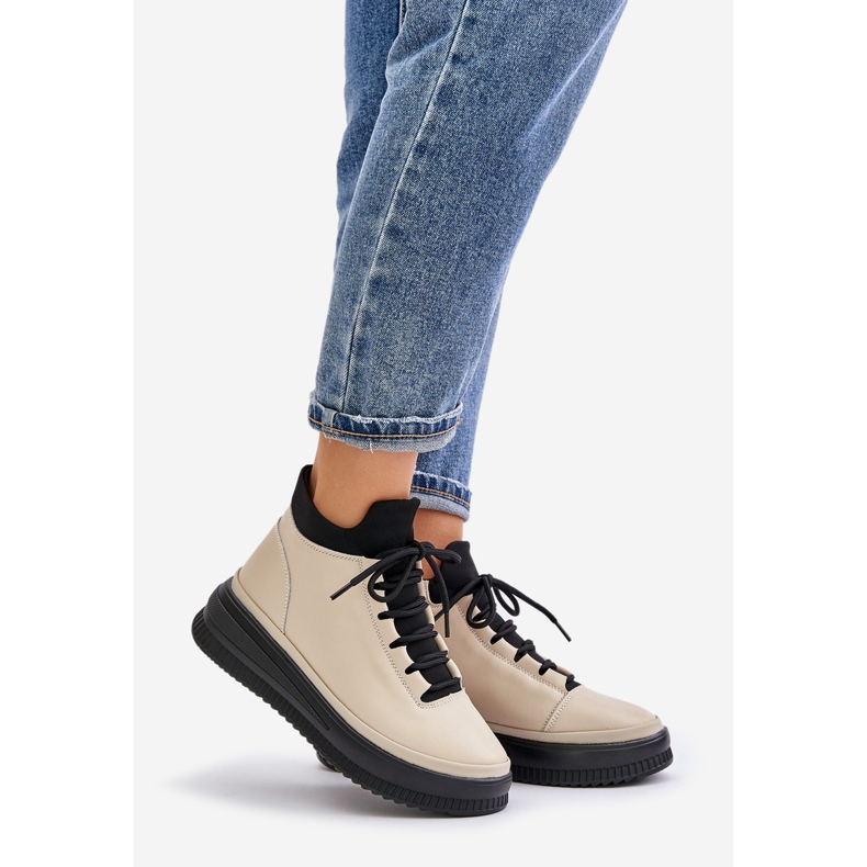 Lätta sportskor i läder på Artiker-plattformen 55C0554 Beige 1