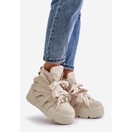 Sneakers i läder för kvinnor på en massiv plattform CheBello 4561 Beige 1