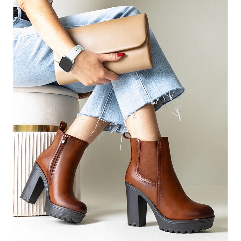 Bruna stövletter med hög klack från Maladi 1