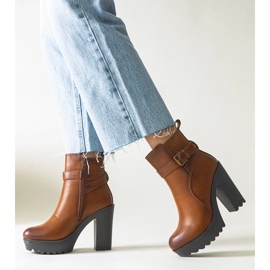 Bruna högklackade ankelboots från Lubena 1