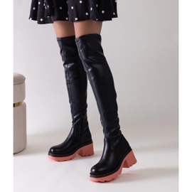 Svarta isolerade stövlar med ett massivt Meragomi-block 1