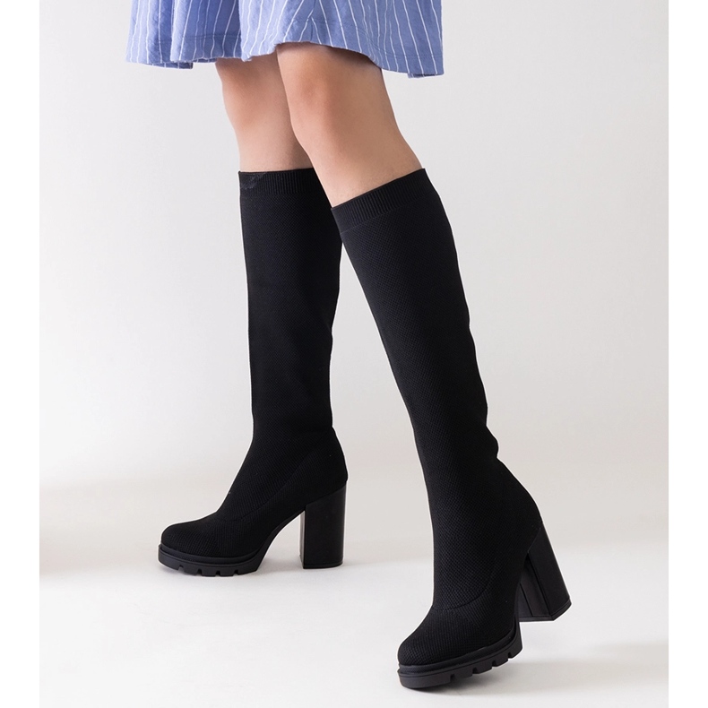 Saria svarta högklackade slip-on boots 1