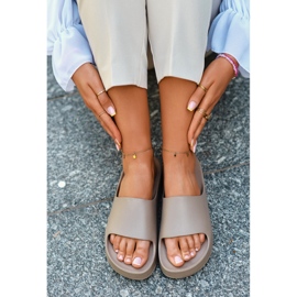 NEWS Kvinnors bruna Airaplea Foam Platform flip-flops beige 2