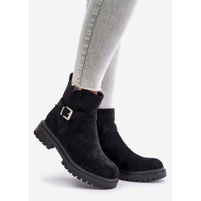 Isolerade stövlar i ekologisk mocka med dragkedja och spänne, svart Zinovelle 1