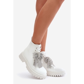 Damkängor med rosett, vit Ocenttia 1