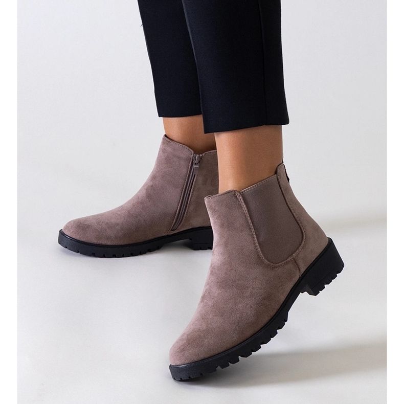 Bruna klassiska casual stövlar gjorda av Salara eko-läder 1