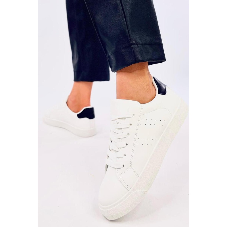 Svarta damsneakers vit 1