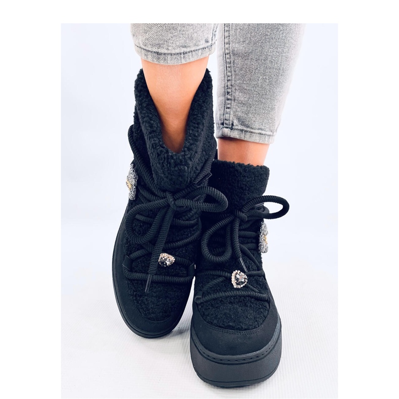 Svarta snöstövlar av fårskinn 2