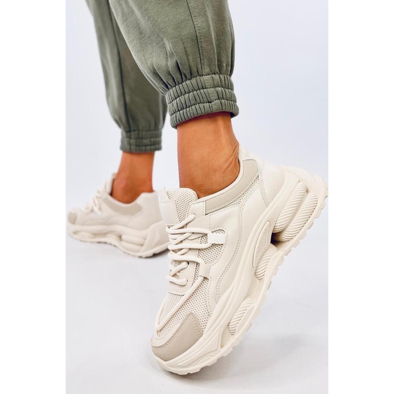 Beige damsneakers 1