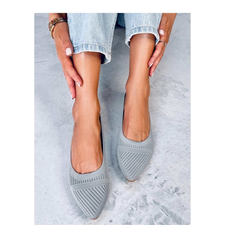 Grå vävda balettlägenheter 1