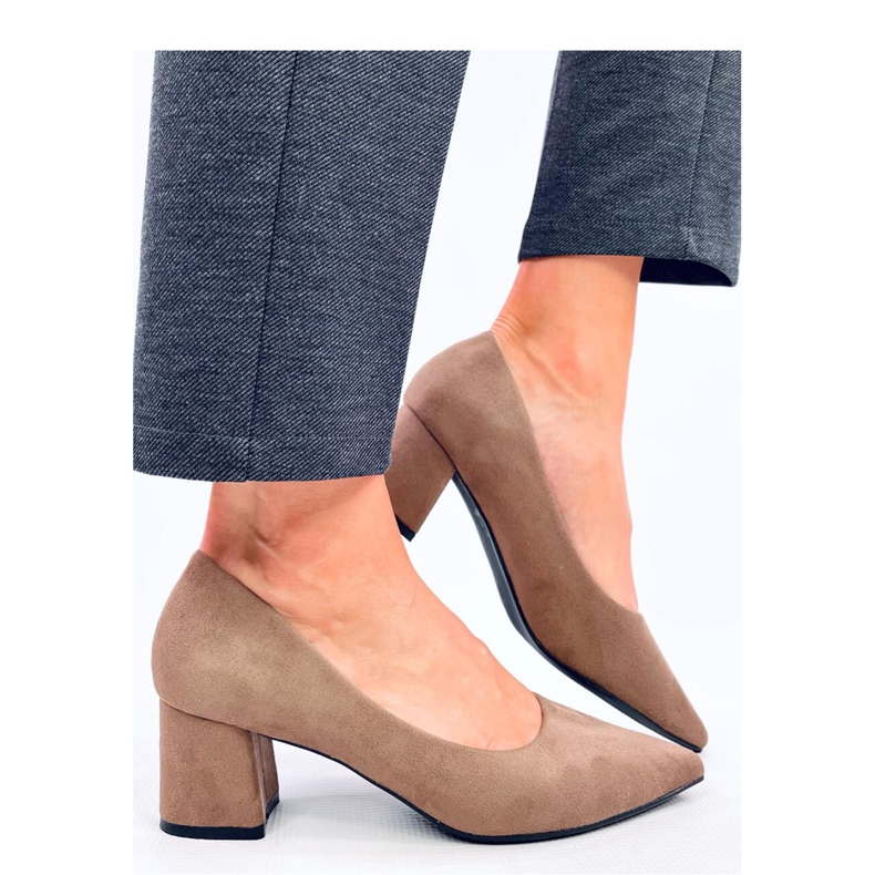 Kaki pumps med låg klack brun 1