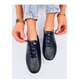 Svarta genombrutna sneakers 1