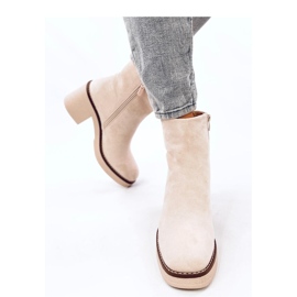 Ankelboots i mocka med breda klackar Eliza Beige - Inello 2