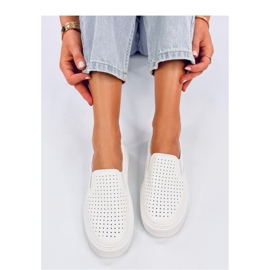 Vita genombrutna slip-on sneakers 1