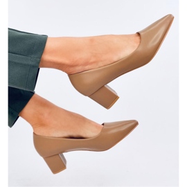 Kaki pumps med låg klack brun 1