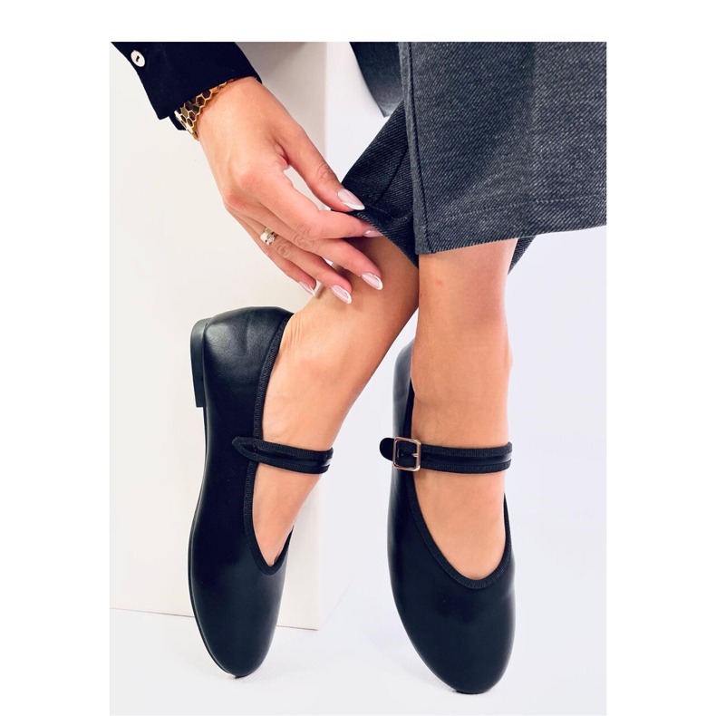 Balettlägenheter med svart rem 1