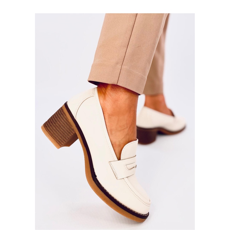 Beige högklackade mockasiner 1