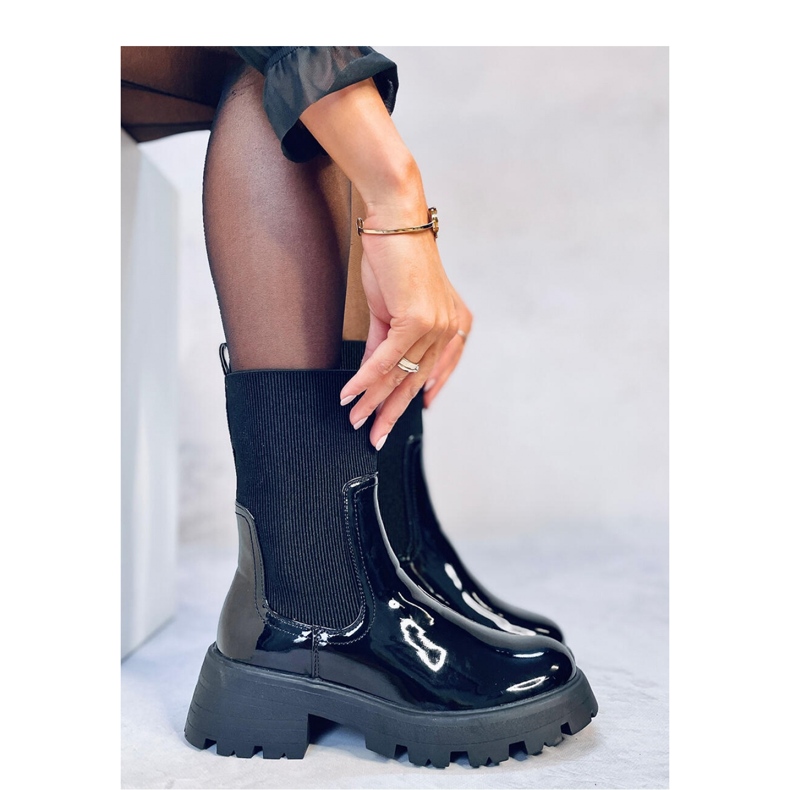 Batson Svartlackerade Chelsea-stövlar - Inello 2