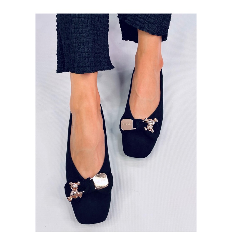 Cranny Black balettlägenheter med en gyllene nalle - Inello svart 1