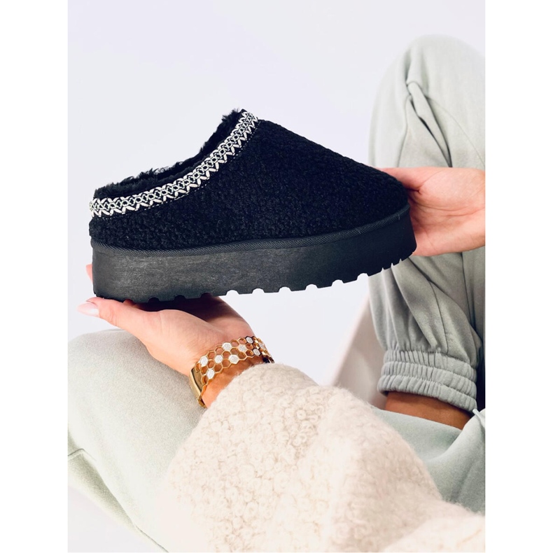 Lammsvarta korta snöstövlar med fårskinn - Inello 2