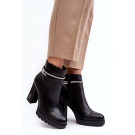 Högklackade ankelboots för kvinnor med svart dekoration 1