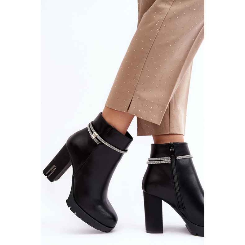 Högklackade ankelboots för kvinnor med svart dekoration 2
