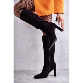 Svarta stövlar för kvinnor på stolpen 1