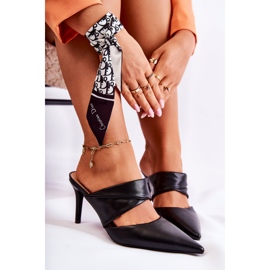 Eleganta svarta högklackade flipflops 1