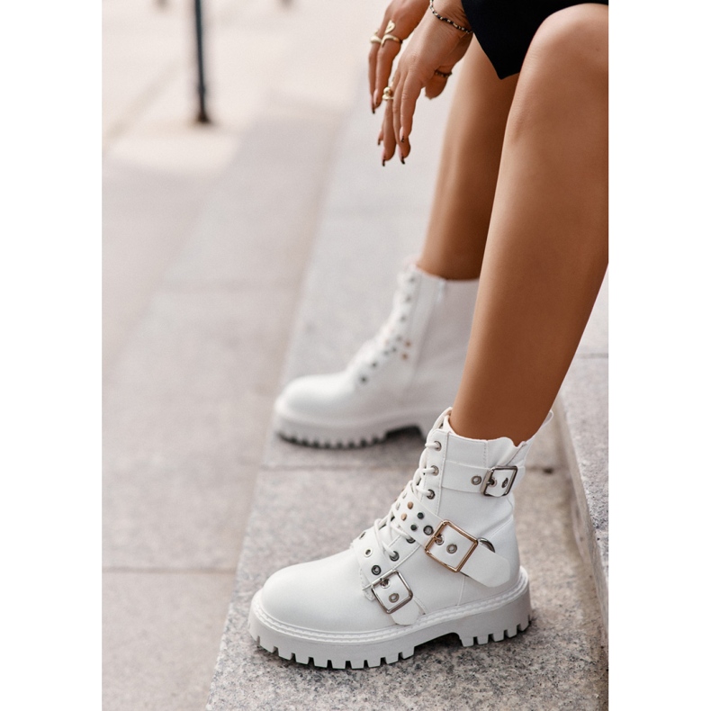 Dambaggies med vita spännen 2