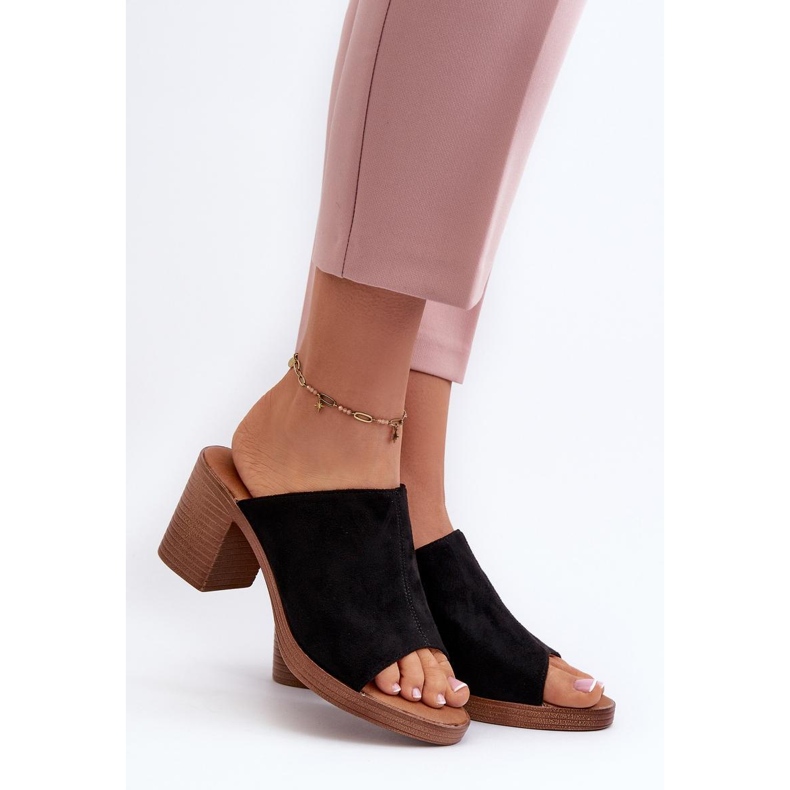 Eleganta svarta högklackade flip-flops 1