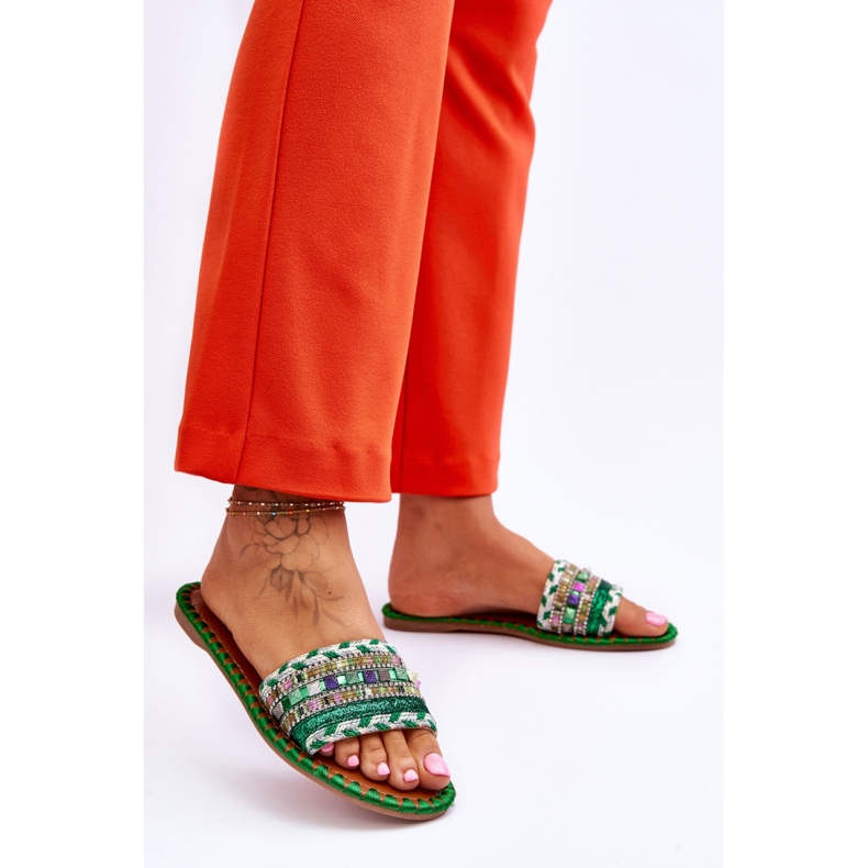 Grönt utsmyckade flipflops 2