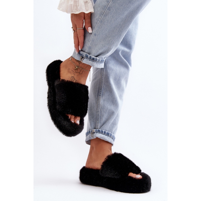 Svarta damtofflor i päls 1