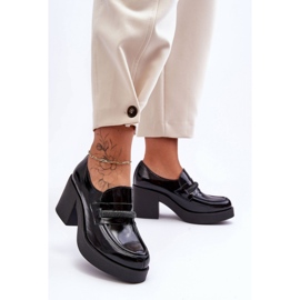 Högklackade skor med svart dekoration 1