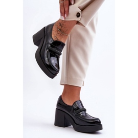 Högklackade skor med svart dekoration 2