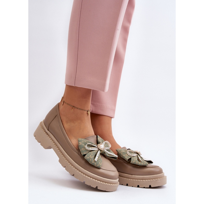 Loafers dekorerade med en rosett Laura Messi Beige 1