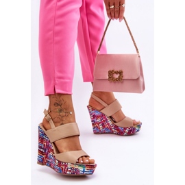 Beige damsandaler med kil 1