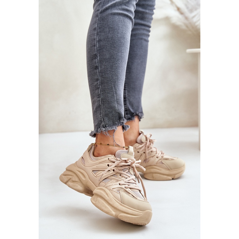 Beige damsneakers med massiv sula 1